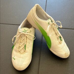 Puma Classic White and Green Leather Trainers - Bright light airy size 8.5